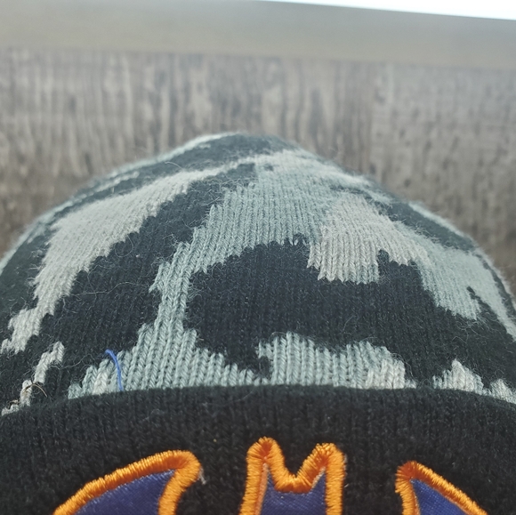 Batman Young Kids Youth Beanie Fleece Winter Hat Black & Gray Unisex - Picture 3 of 8